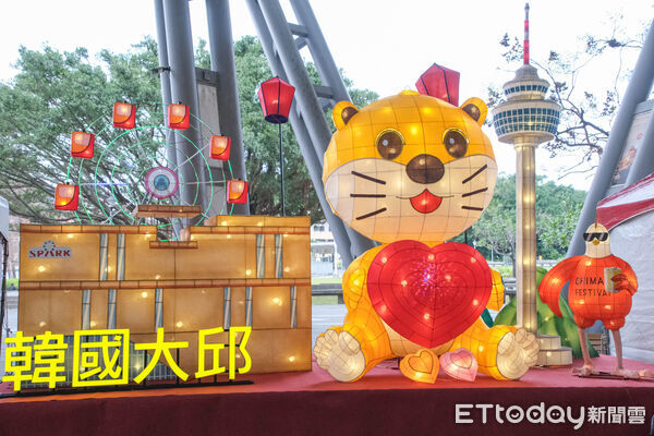 ▲2026台北燈節今（25日）點燈花博展區,2026台北燈節。（圖／記者彭懷玉攝）