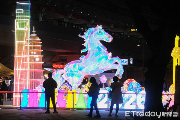 ▲2026台北燈節今（25日）點燈花博展區,2026台北燈節。（圖／記者彭懷玉攝）