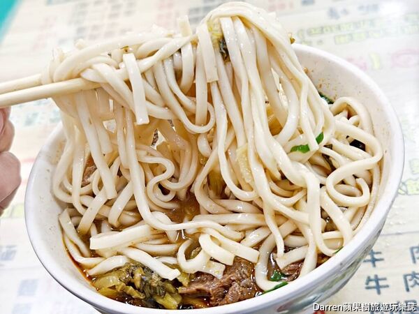 ▲▼正宗新明老牌牛肉麵。（圖／部落客Darren蘋果樹旅遊玩樂誌授權提供）