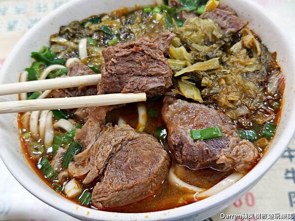▲▼正宗新明老牌牛肉麵。（圖／部落客Darren蘋果樹旅遊玩樂誌授權提供）