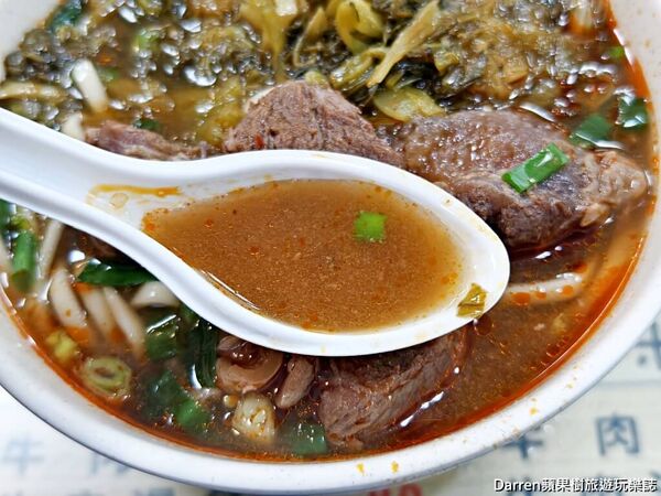 ▲▼正宗新明老牌牛肉麵。（圖／部落客Darren蘋果樹旅遊玩樂誌授權提供）
