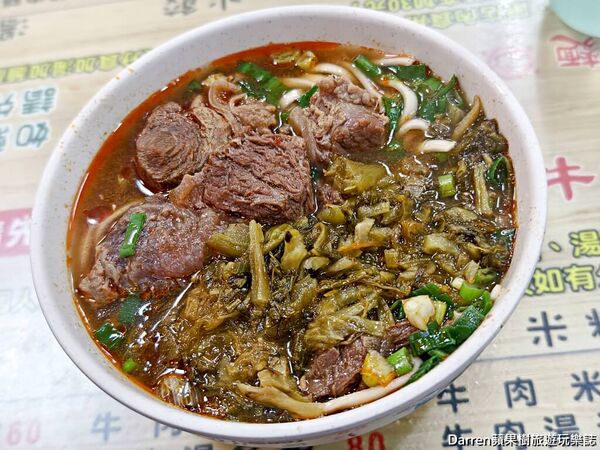 ▲▼正宗新明老牌牛肉麵。（圖／部落客Darren蘋果樹旅遊玩樂誌授權提供）