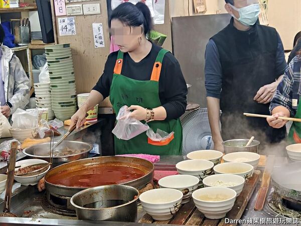 ▲▼正宗新明老牌牛肉麵。（圖／部落客Darren蘋果樹旅遊玩樂誌授權提供）
