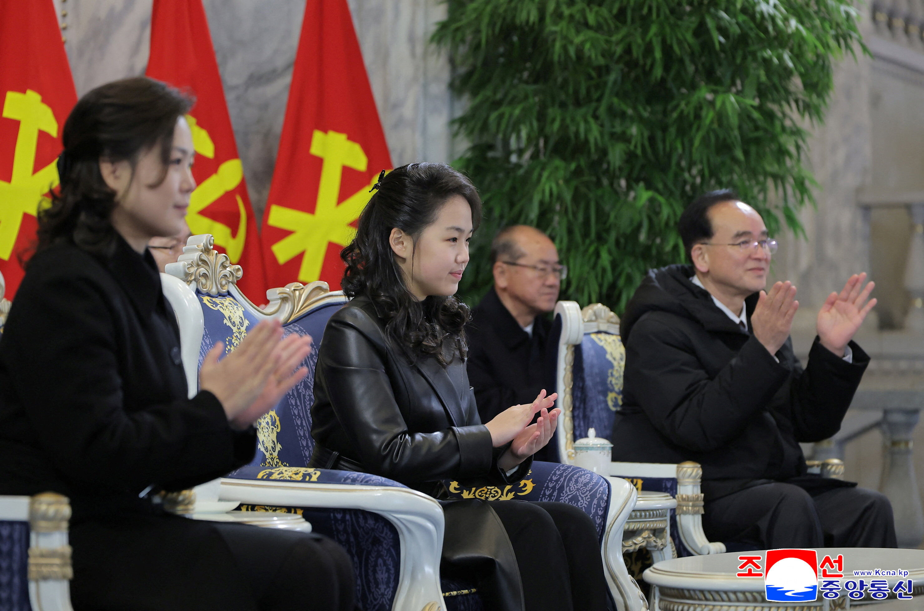 ▲▼金正恩、李雪主、金主愛、心腹趙甬元、外務相崔善姬等人出席觀禮閱兵。（圖／路透）