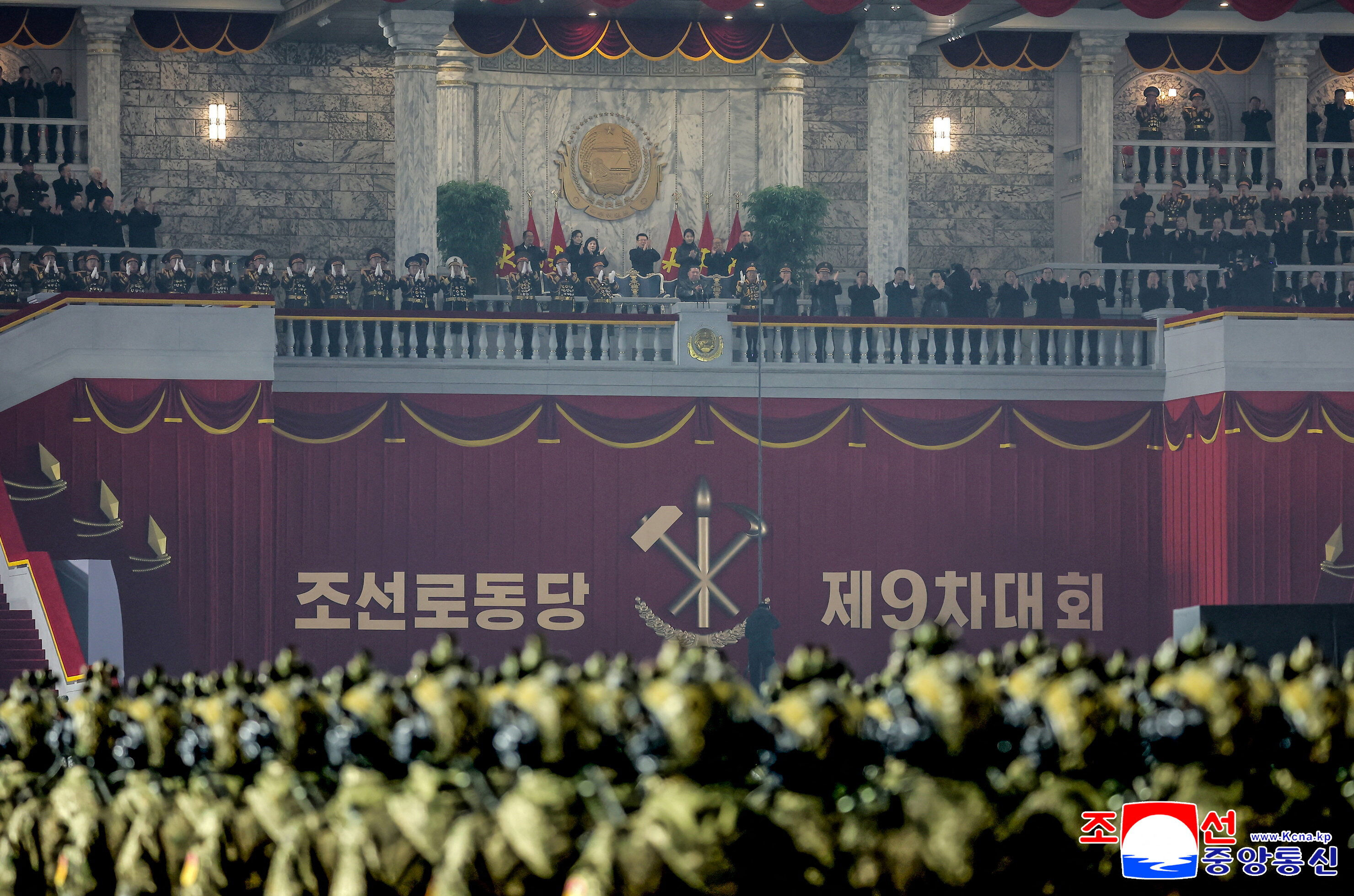 ▲▼北韓朝鮮勞動黨第九次代表大會閱兵，雖未出動大型武器，卻動員大批部隊出席。（圖／路透）