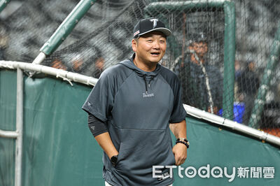 曾總向費仔自介：請叫我豆豆龍！曝定位「外野3位置都能守」