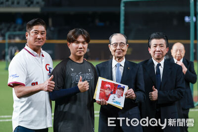 江坤宇秀珍藏「童年合照」獲親簽！王貞治勉勵：與日本一起前進美國