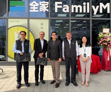 台中會展中心全家便利店開幕、巨型姆明復展　美食街6月登場