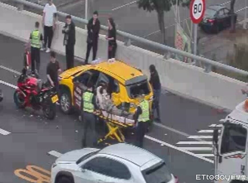 快訊/台74線5大小車撞一堆!小黃車尾變形 5人受傷送醫
