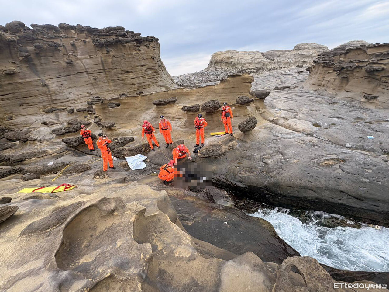 象鼻岩外海驚見浮屍!中年女黑衣黑褲腫脹發白 身分死因待查
