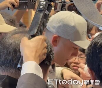 費爾柴德到台灣啦！近百名球迷熱情接機　明上午出席公開活動