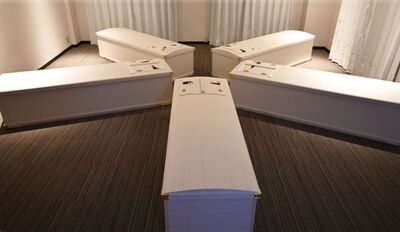 花400元躺棺材半小時！東京推「棺材冥想」　體驗者：更想活下去