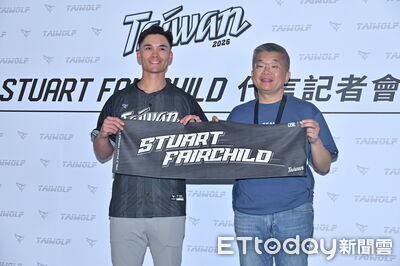 費仔首度在台公開亮相！比出12強爆紅手勢