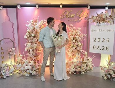 謝沛恩結婚了！賴佩霞一家人全到場　粉色花海見證幸福