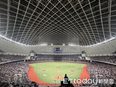 中華隊對戰火腿鬥士湧28,996人近3戰新高！場邊驚見超大咖人物