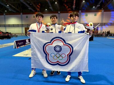 雅加達亞青擊劍捷報！男子銳劍奪金、女子鈍劍摘銀　中華隊收一金一銀