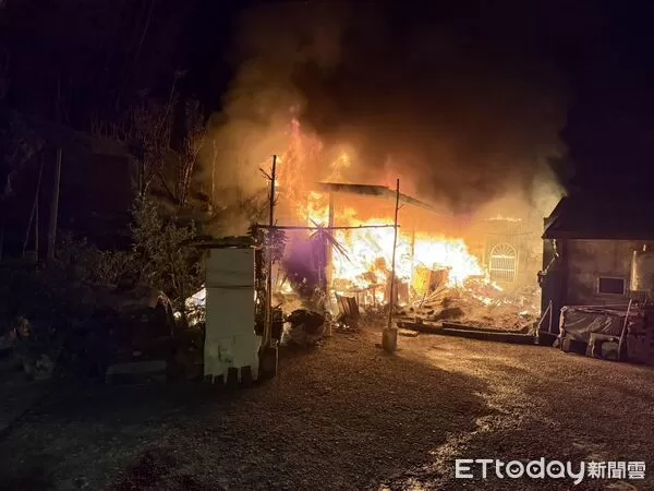 ▲▼平溪大火。（圖／記者郭世賢翻攝）