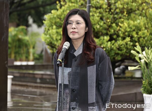 ▲▼鄭麗文-「化仇恨於無形 肇和平於永遠」二二八和平紀念公園獻花致意  。（圖／記者黃克翔攝）