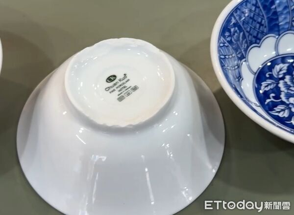 ▲▼《鴨肉珍》的碗好破 。（圖／記者吳奕靖翻攝）