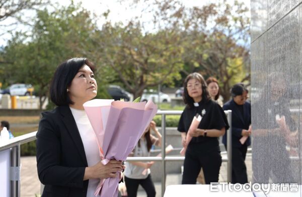 ▲雲林縣政府於古坑鄉二二八紀念公園舉行追思儀式，場面莊嚴。（圖／記者游瓊華翻攝）