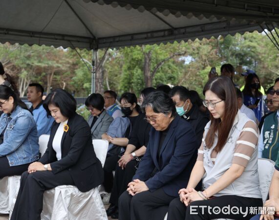 ▲雲林縣政府於古坑鄉二二八紀念公園舉行追思儀式，場面莊嚴。（圖／記者游瓊華翻攝）