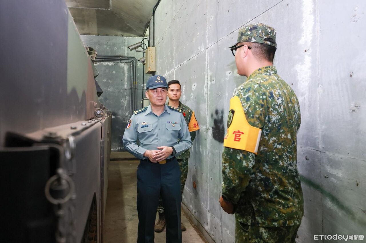 陸軍司令無預警北上 視導M1A2T換裝部隊
