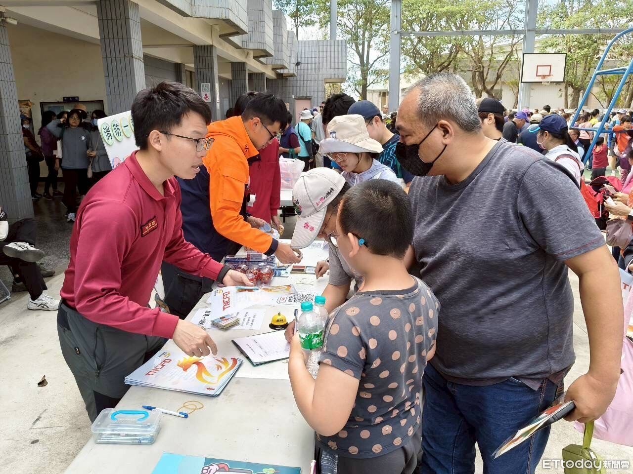 防災也能「一番賞」!南消官田分隊自製刮刮樂 健走人潮搶著刮