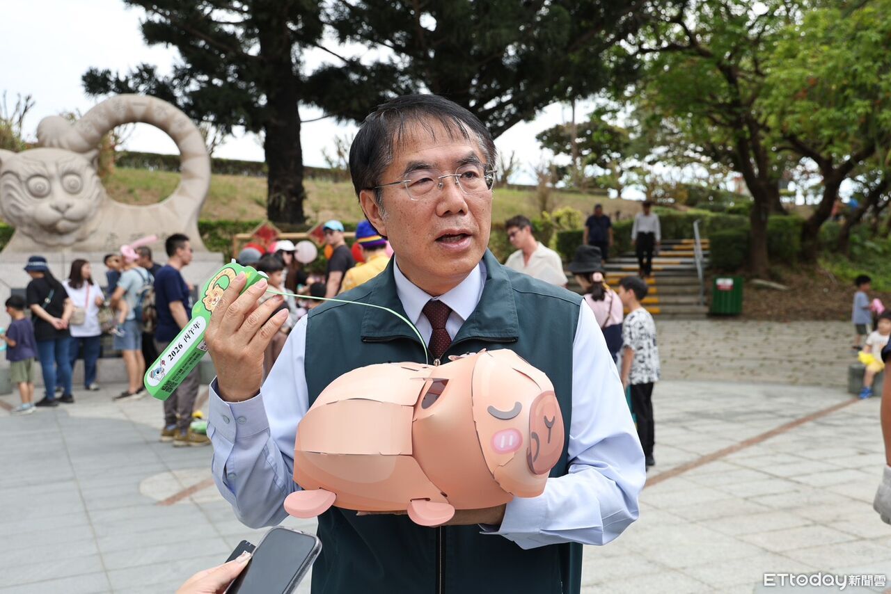 小提燈首發虎頭埤!黃偉哲親送 邀民眾把握228連假限量領取