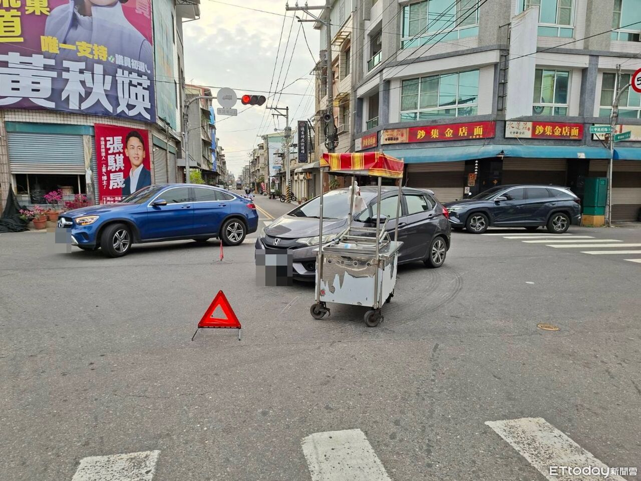 78歲番薯嬤回家!推攤車被左轉車撞翻 畫面曝光2人都有錯