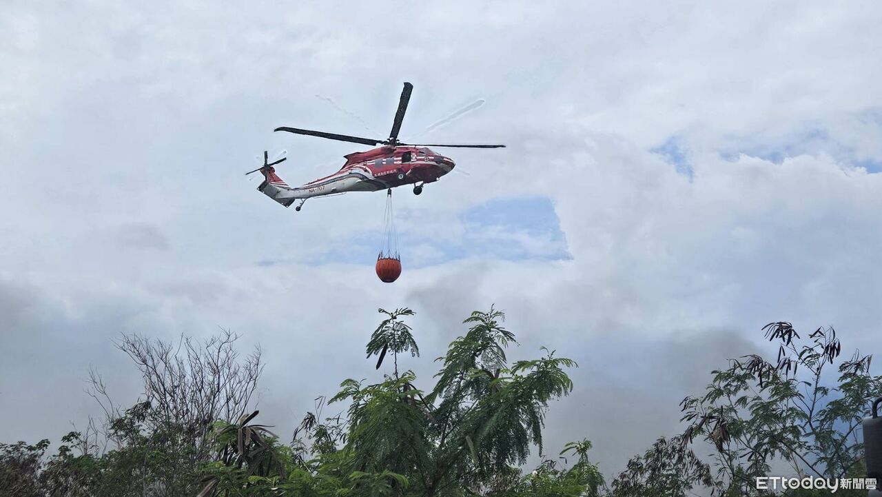 台東知本溼地大火狂燒61公頃!過了1夜仍有殘火 空勤灑水灌救