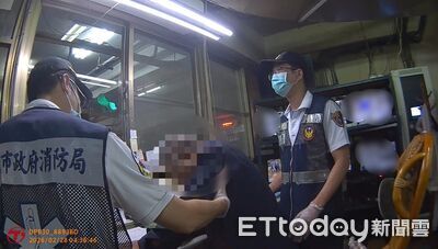 回家沒帶磁扣被碎念！醉住戶社區抓狂　保全慘被壓地上狂毆