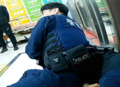 毒駕自摔躲超商！ㄎㄧㄤ問警車「是誰家的」　慘被大外割制伏