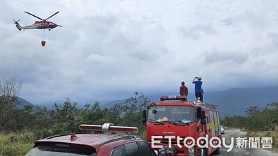 陸空灌救26小時！空勤投水34噸　知本濕地61公頃火警終撲滅　