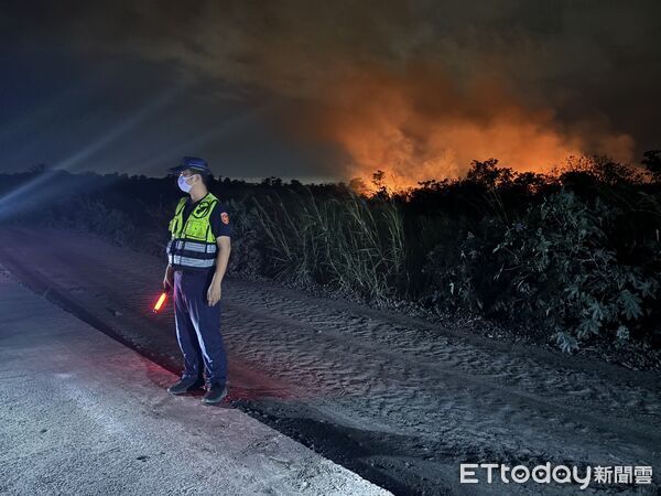 ▲里港警方逮獲3男涉嫌放火燒雜草。（圖／記者陳崑福翻攝）
