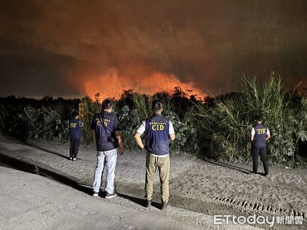 ▲里港警方逮獲3男涉嫌放火燒雜草。（圖／記者陳崑福翻攝）