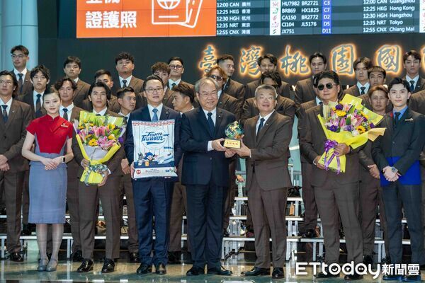 ▲▼中華隊搭華航包機出征經典賽，華航機艙滿滿Team Taiwan和棒球元素。（圖／華航提供）