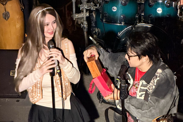 ▲洪蓉(左)與賴銘偉首度合作演唱。（圖／洪蓉提供）