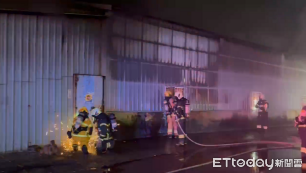 ▲▼高雄仁武火警。（圖／記者吳奕靖翻攝）