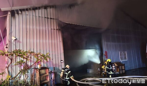 ▲▼高雄仁武火警。（圖／記者吳奕靖翻攝）