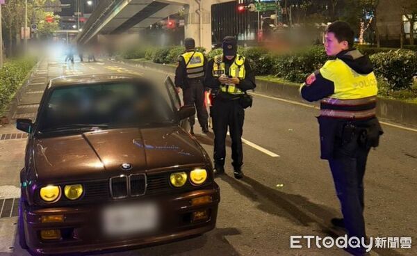 ▲▼王陽明、「韓哥」揪南港車聚變調。（圖／記者邱中岳翻攝）