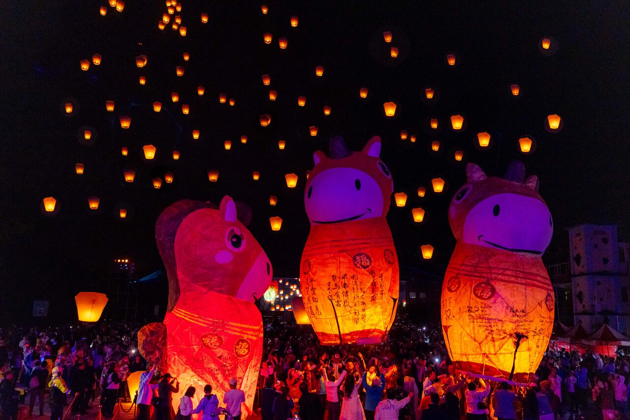 福馬同驫耀平溪 天燈祈福展新春