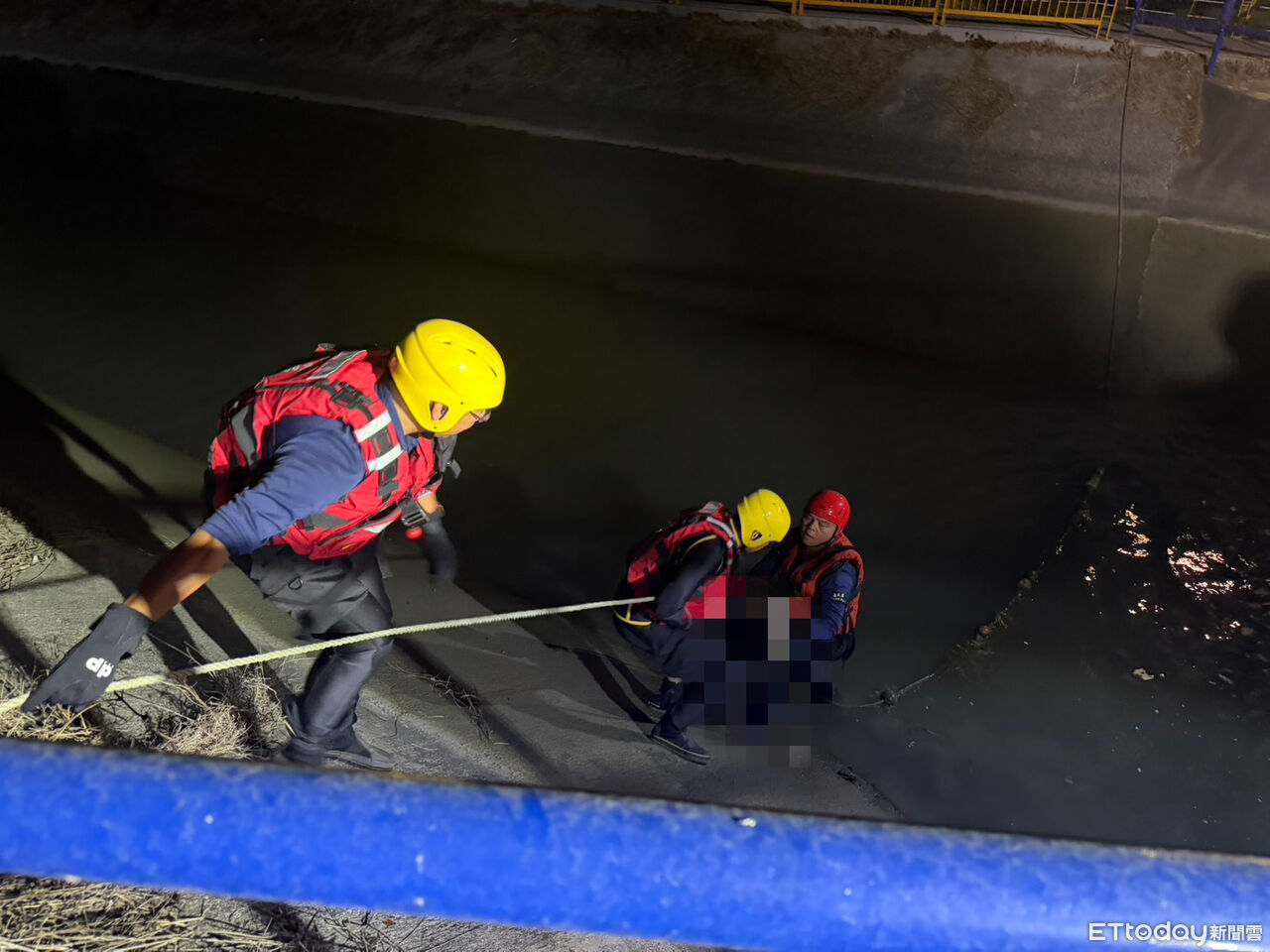 五歲童在哥哥面前墜入嘉南大圳 警消4小時接力找到冰冷遺體