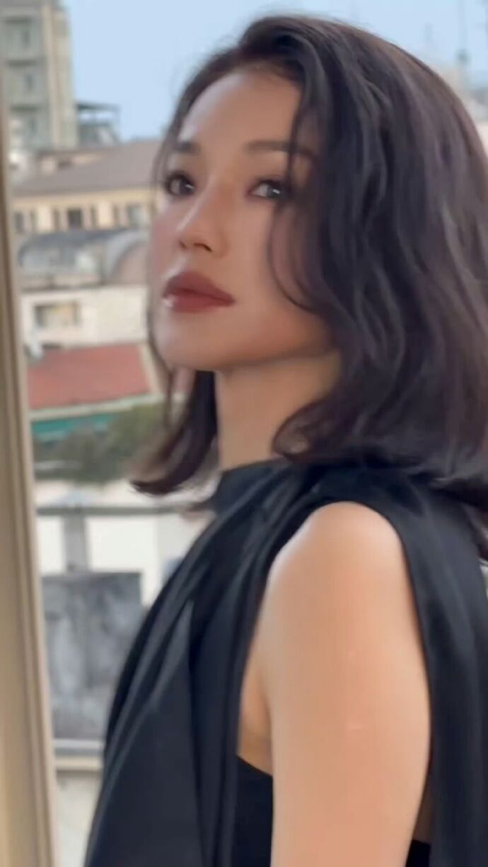 ▲舒淇短髮看秀登上微博熱搜。（圖／翻攝自微博）