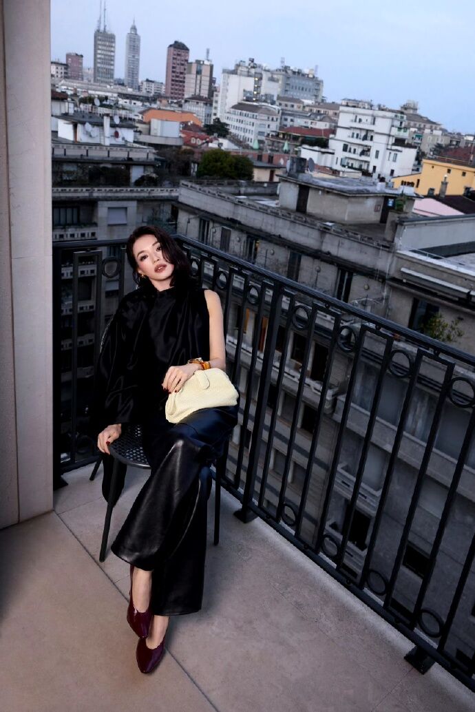 ▲舒淇短髮看秀登上微博熱搜。（圖／翻攝自微博）