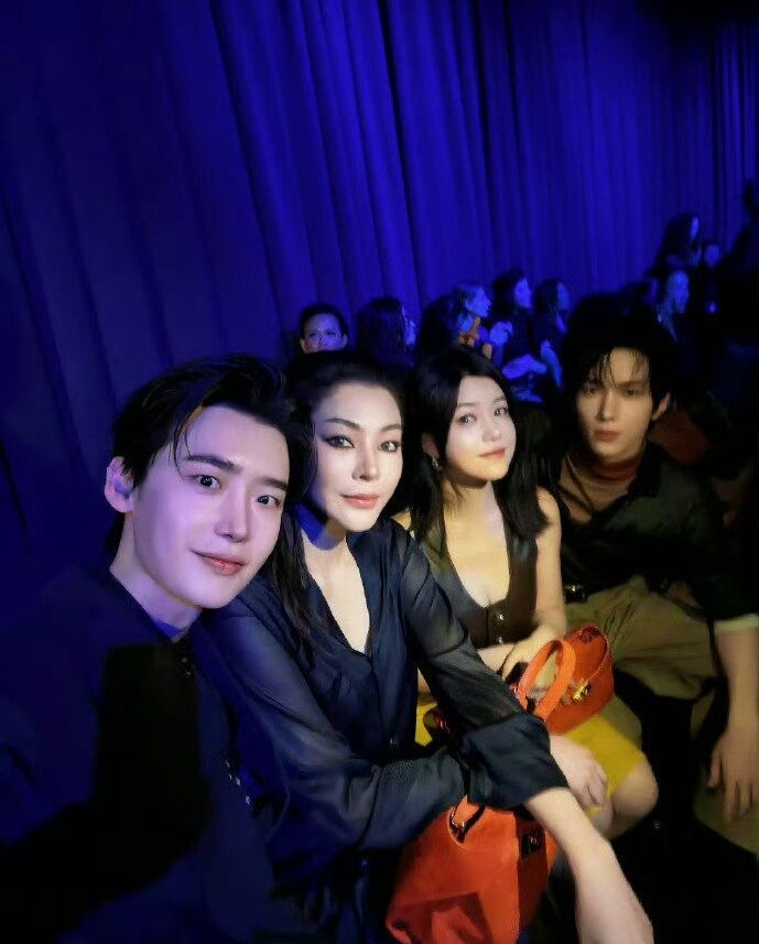 ▲陳妍希到米蘭參加時裝週。（圖／翻攝自微博）