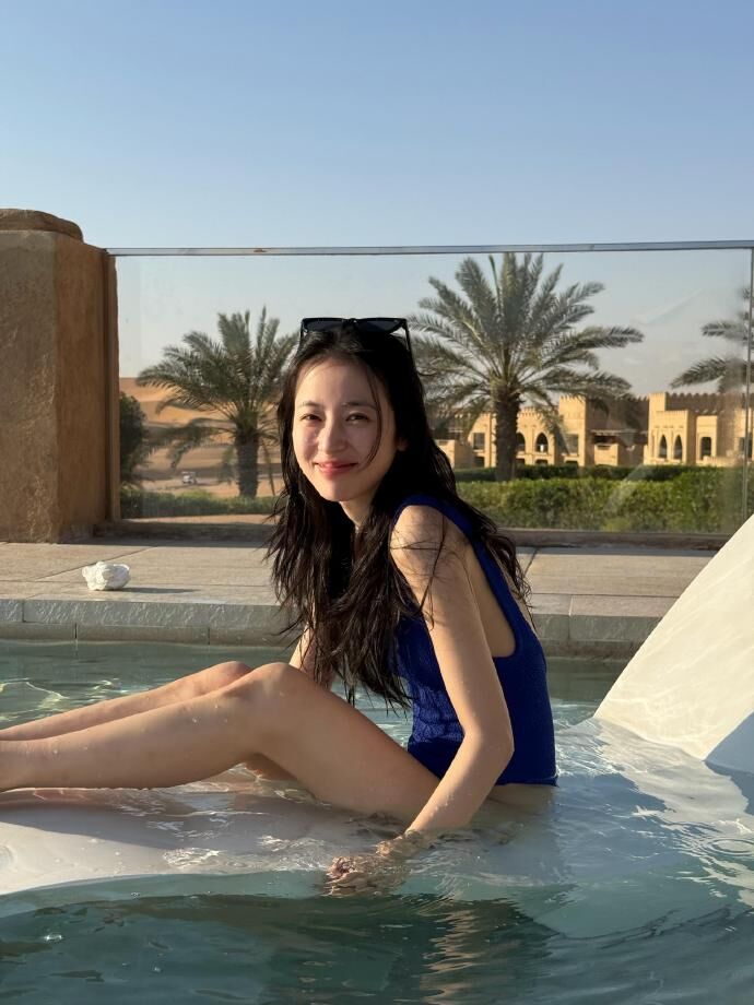 ▲▼周雨彤赴中東度假失聯。（圖／翻攝自微博）