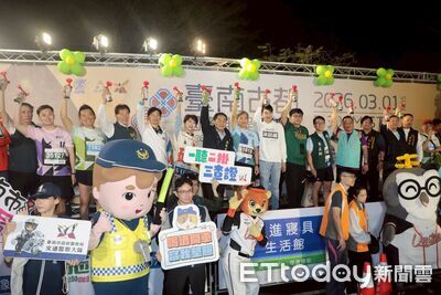 全台最美賽道開跑!黃偉哲鳴槍揭幕 2026古都馬2.5萬人齊奔