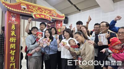 傳承古禮開智慧！嘉義城隍廟舉辦第八屆公益抓周暨開筆禮