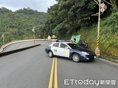 快訊／祖孫騎車3貼烘爐地拜拜回程撞燈桿　3歲童不治