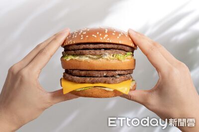 麥當勞「無敵大麥克」限時回歸　門市組隊「唱歌」免費吃